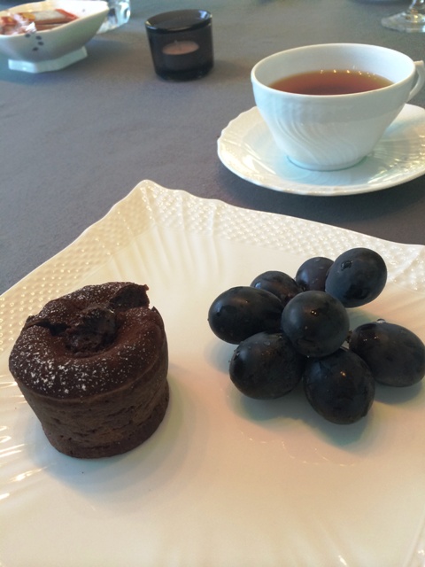 torta al cioccolato e uve nere.JPG